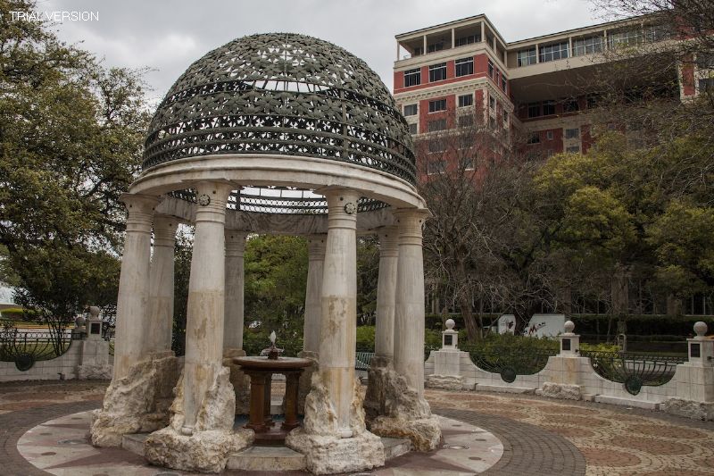 Houston Cityscape Ii: Rotunda & Hotel Zaza