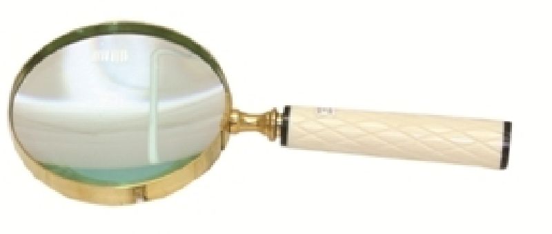 Willa Magnifying Glass